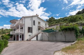 Apartments with a parking space Mastrinka, Ciovo - 23789